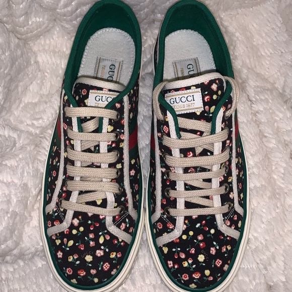 GUCCI SEPANG HOLLY PRINT SNEAKERS - Picture 2 of 7